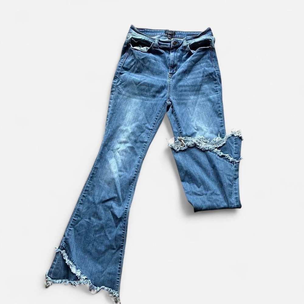 Judy Blue high-waisted flared jeans w/ frayed scalloped & distressed hem Sz 32